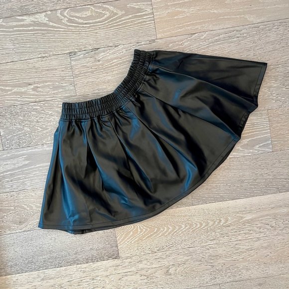 NWT | Fashion Nova | Faux Leather Pleated Skirt | Medium | Black - Picture 2 of 13